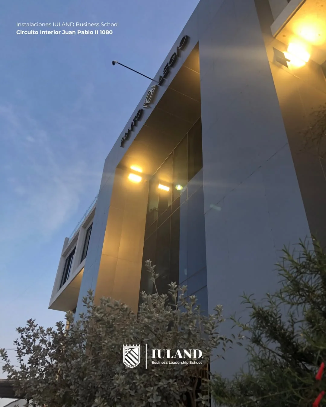 Exterior de IULAND Business School en Tepatitlán